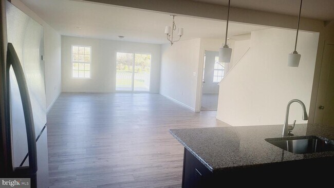 Building Photo - 54 LONG BEND Dr