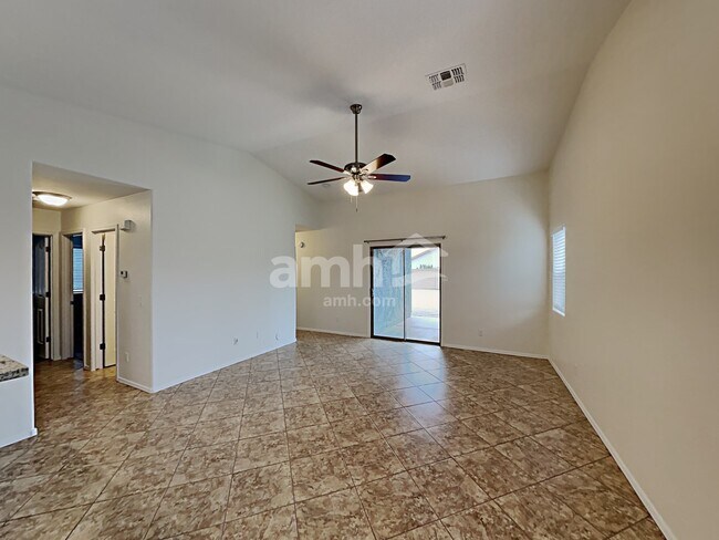 Building Photo - 2816 W Kristina Avenue