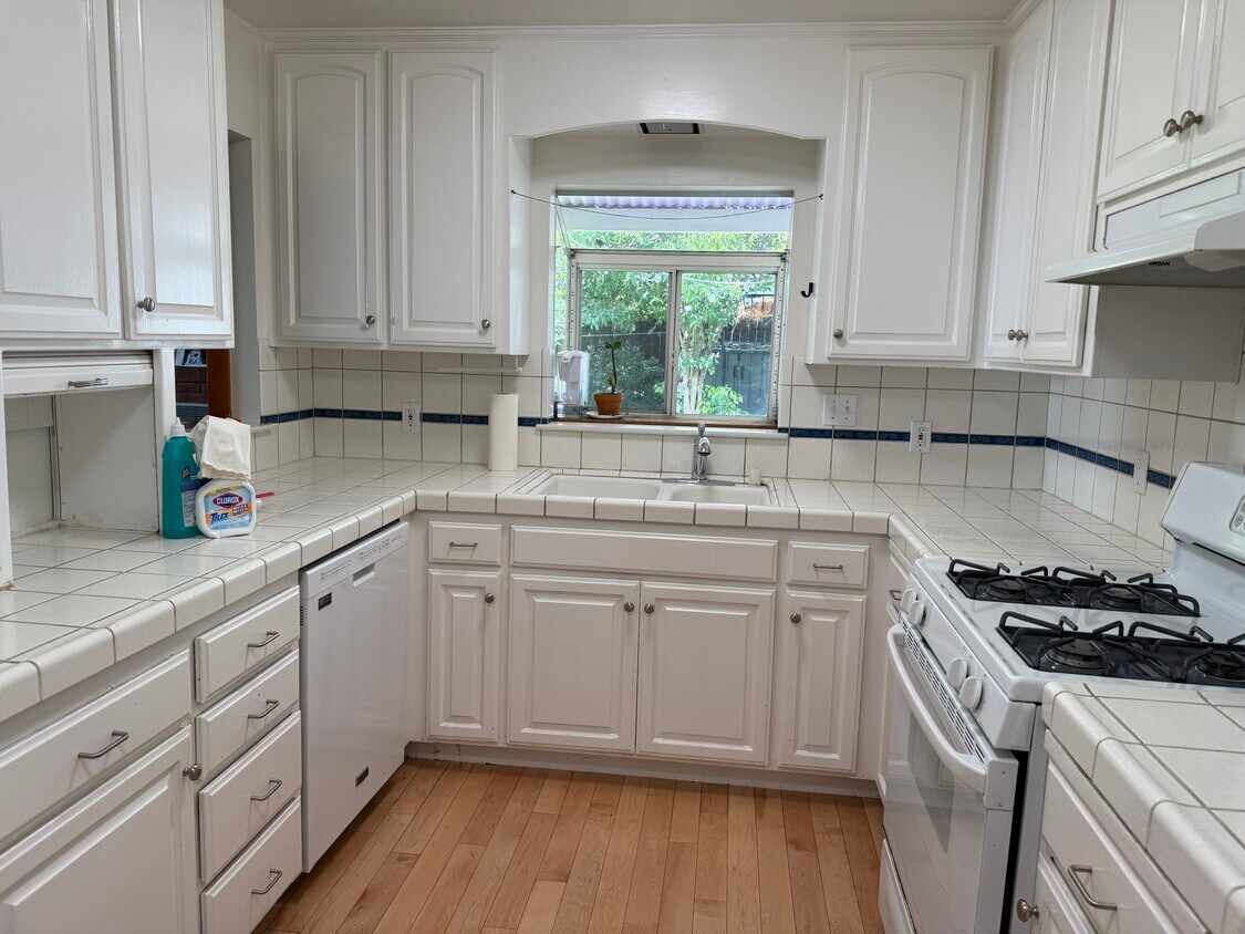 Foto principal - 2412 Alameda St