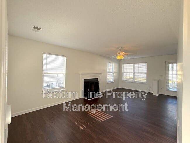 Foto del edificio - 8821 Cameron Spring Rd