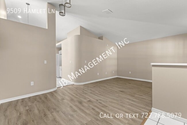 Building Photo - 9509 Hamlet Ln