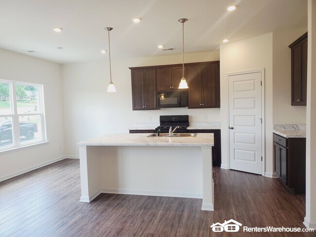 Foto del edificio - 3834 Clarington Dr