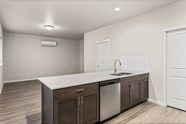 Foto del edificio - 6702 W Washington Ave