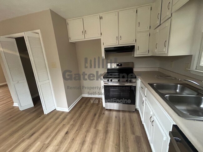 Foto del edificio - 90 Meadowbrook Ct