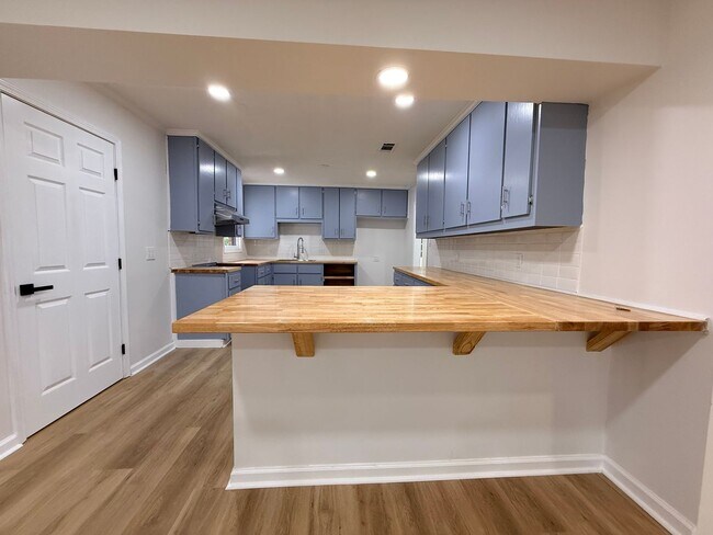 Foto del edificio - Recently Remodeled | Spacious Open Layout | Move-In Ready