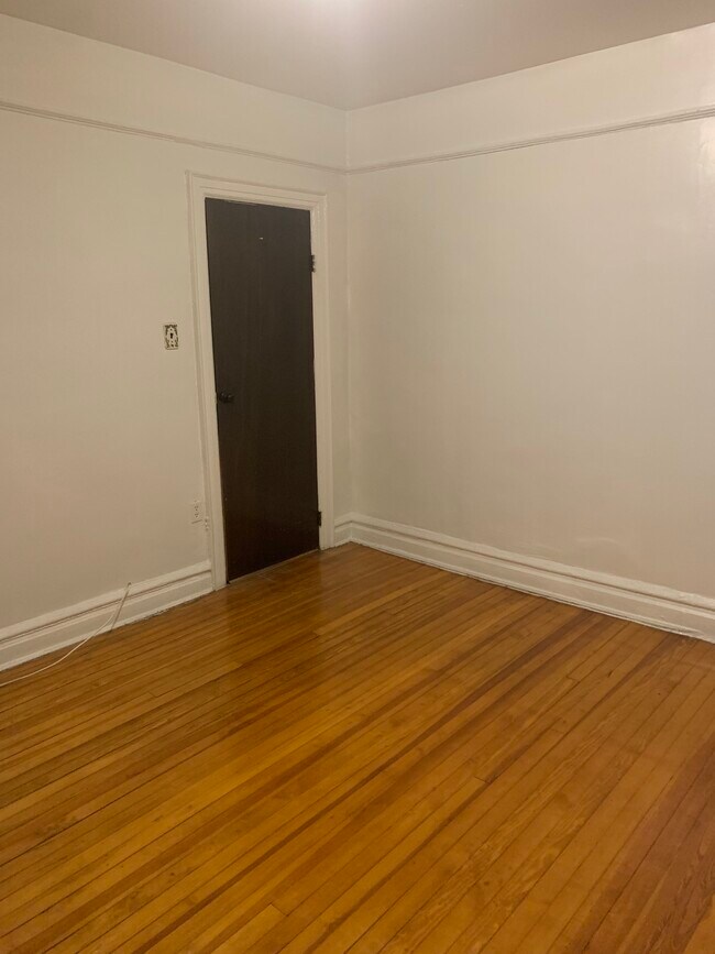 Foto del edificio - 875 E 94th St