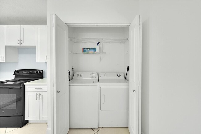 Foto del edificio - 12244 Royal Palm Blvd