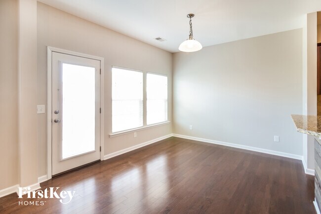 Foto del edificio - 208 Longford Dr