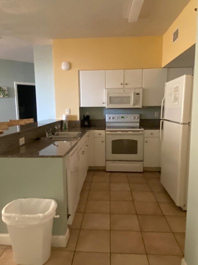 Building Photo - 9900 S Thomas Dr