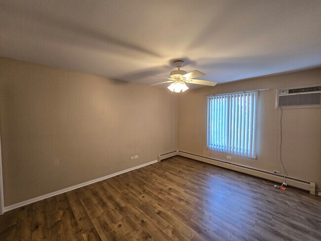Foto del edificio - 229 W Ct of Shorewood