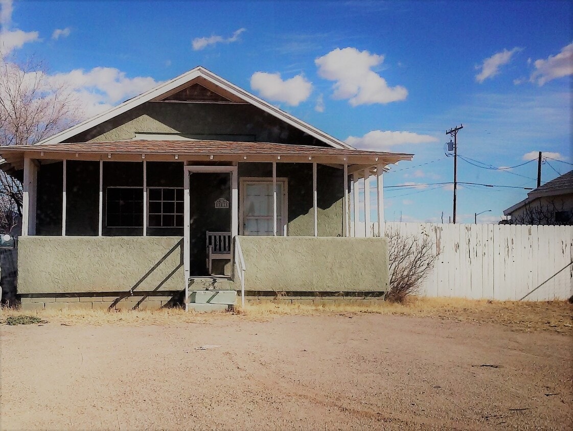 Primary Photo - Charming older home!