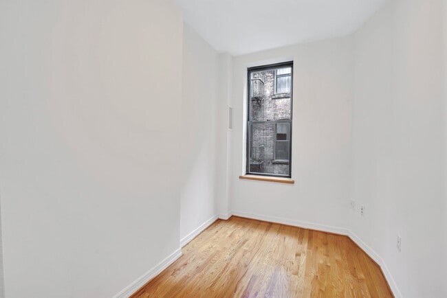 Building Photo - 358 W 45th St
