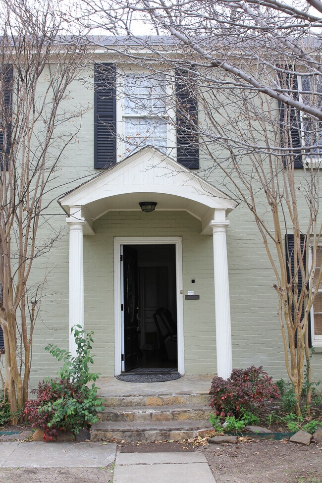 Foto del edificio - 3212 Waits Avenue