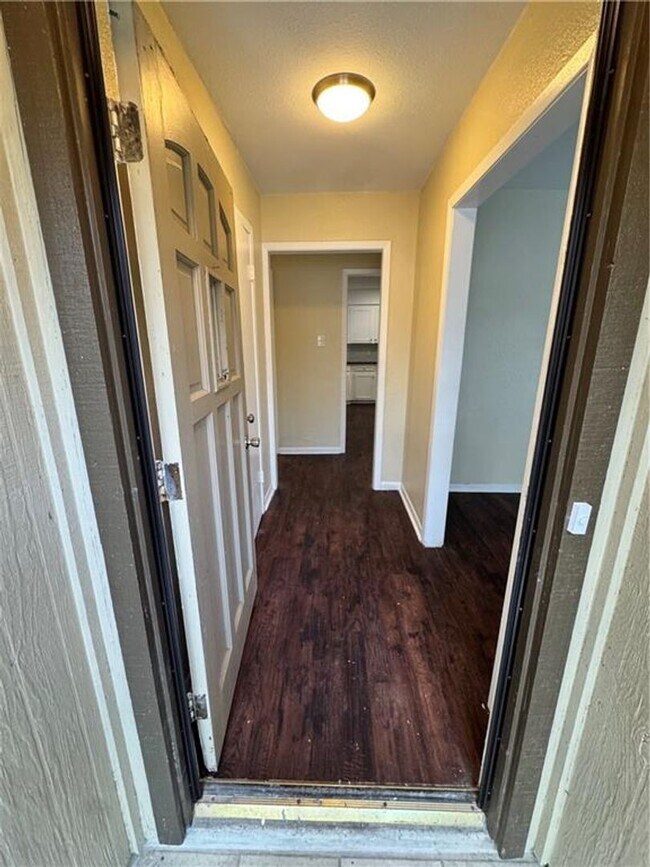 Building Photo - 3 bedroom 2 bath house in Calallen