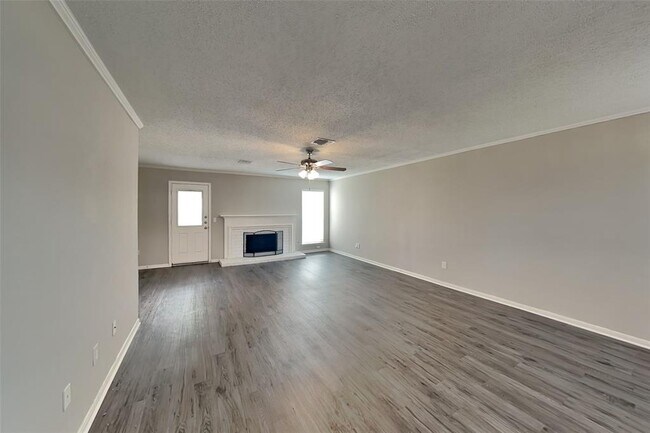 Foto del edificio - 16327 Hickory Point Rd