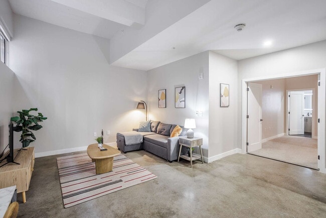 Building Photo - 205 W 4th St