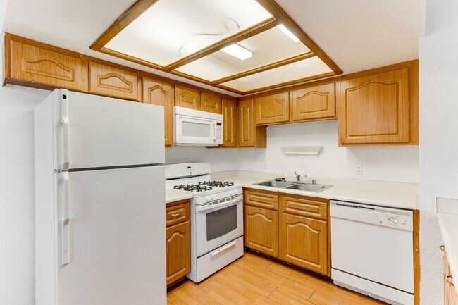 Foto del edificio - 725 Rock Springs Dr
