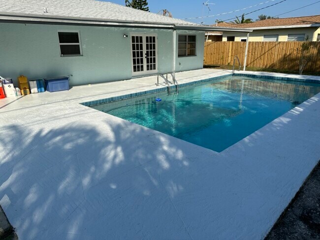 Foto del edificio - 155 Englewood Heights Rd