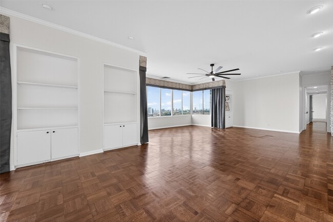 Building Photo - 2016 Main St