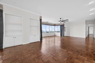 Building Photo - 2016 Main St