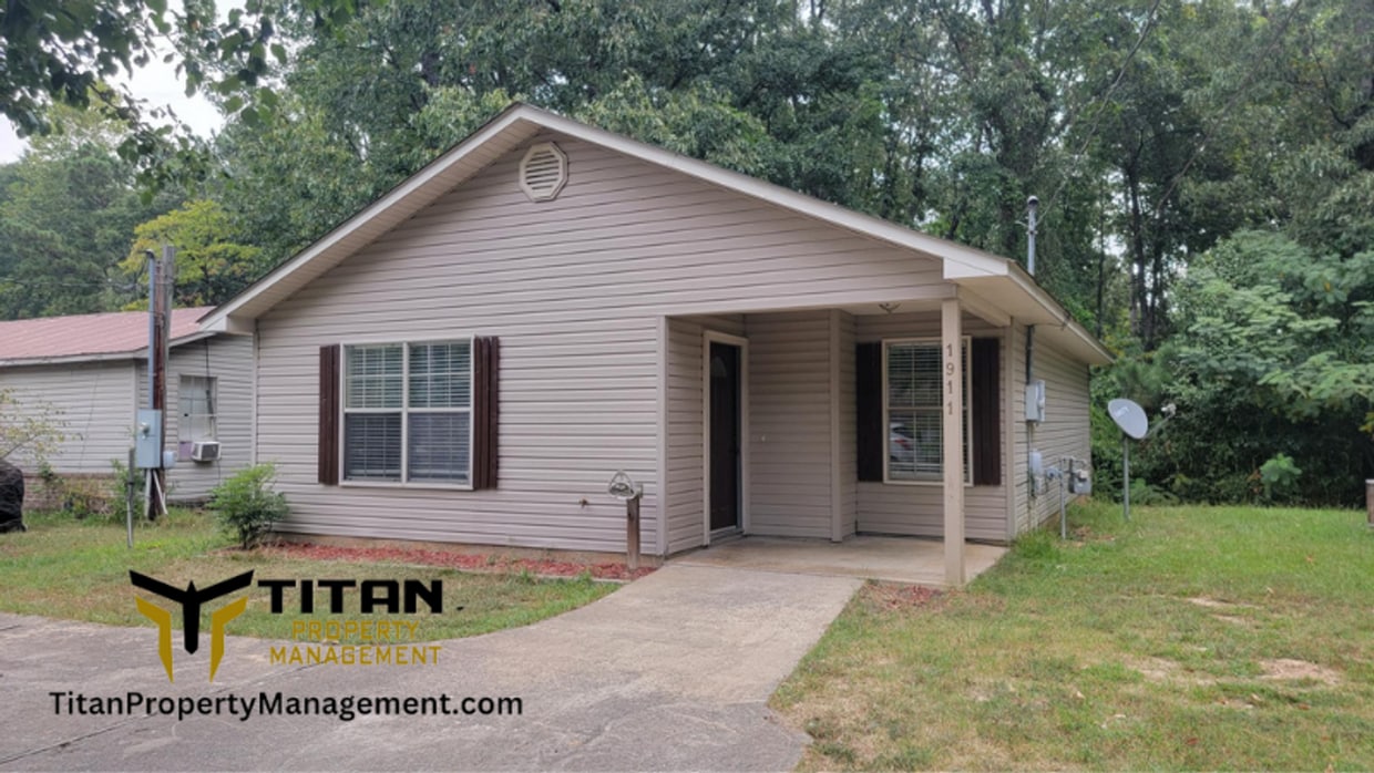 Primary Photo - 2b/1.5b house