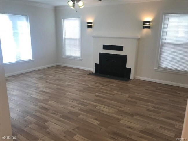 Building Photo - 2 br, 2 bath House - 5646 Woodman Ave