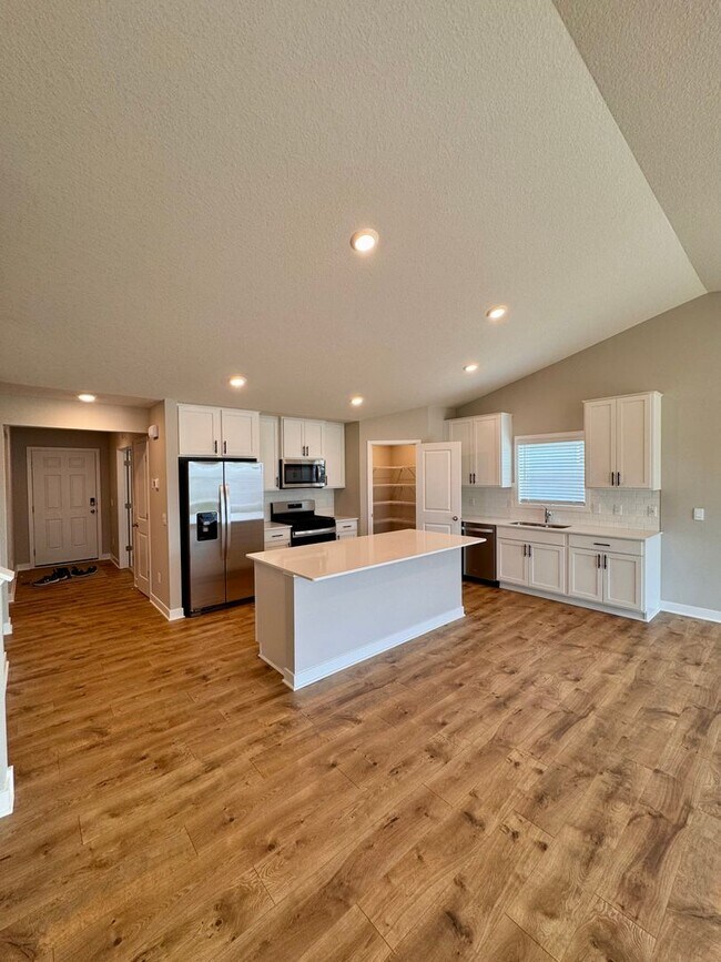 Foto del edificio - Brand-New 4-Bedroom Home with Flex Room, 3...
