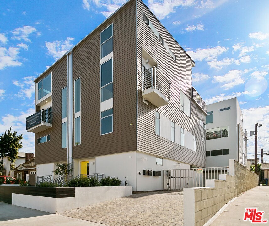 Foto principal - 421 S Wilton Pl