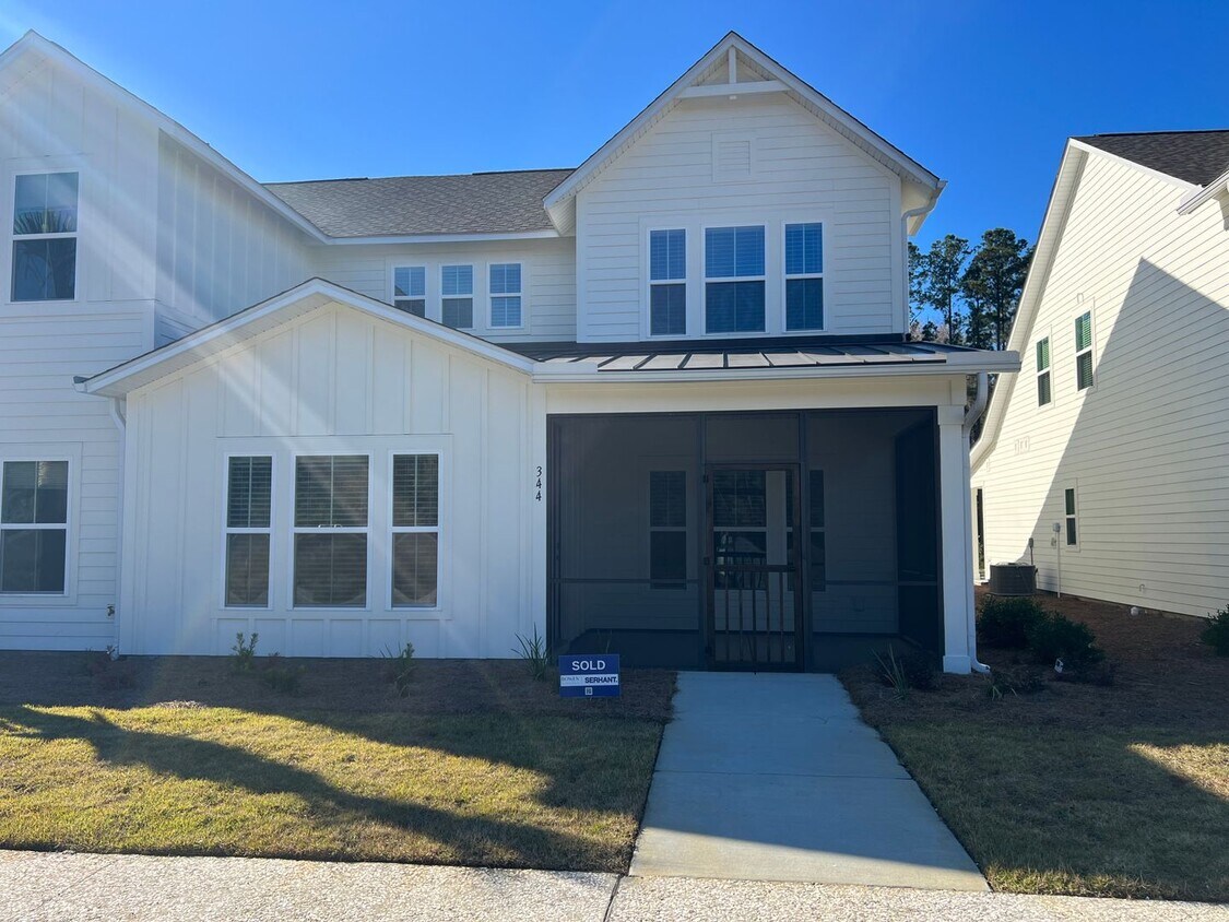 Foto principal - 3 Bedroom Townhouse in Washington Square!-...