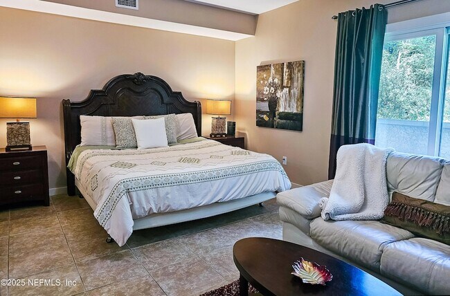 Foto del edificio - 945 Registry Blvd