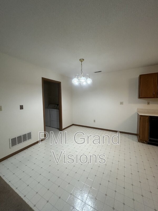 Foto del edificio - 1950 Douglas St