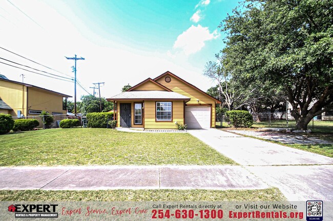 Building Photo - 2-Bedroom Home with Spacious Backyard Near...