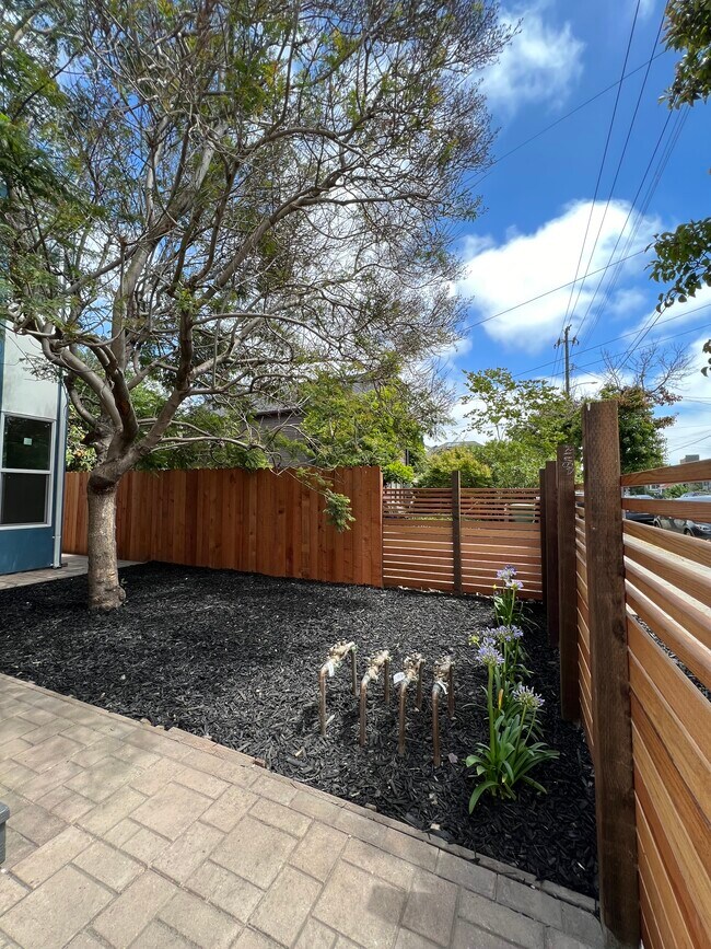 Building Photo - 5534 Beaudry St