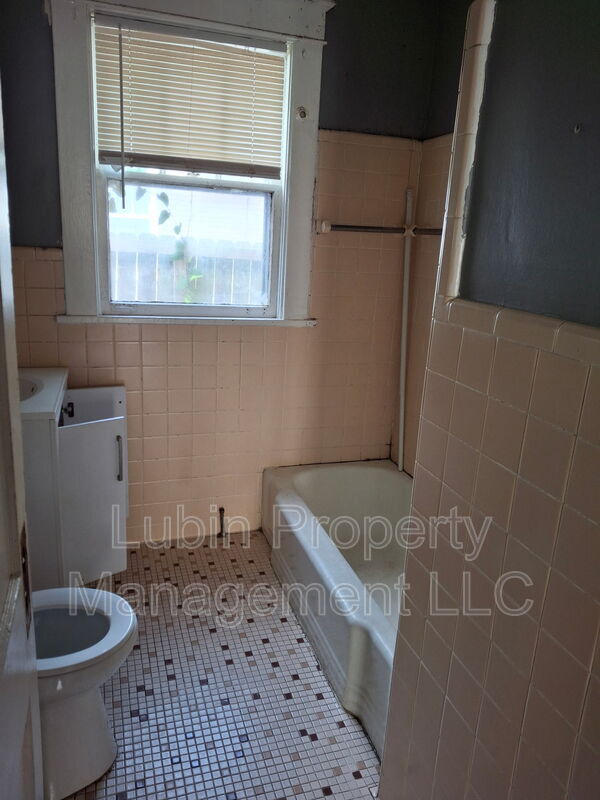 Building Photo - 3239 Choctaw Ave