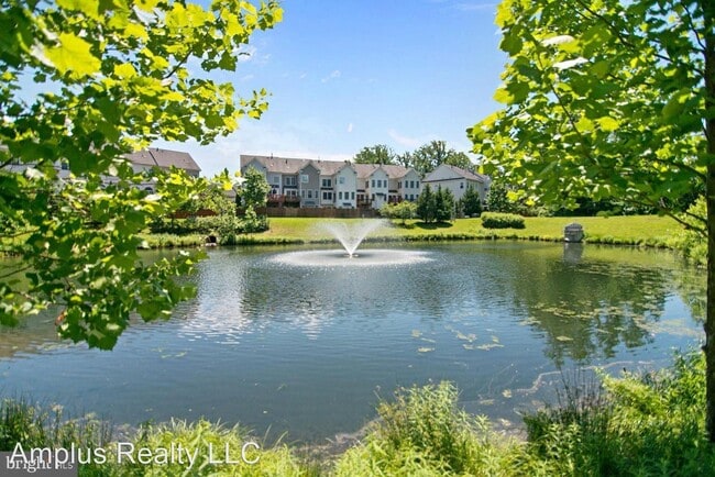 Building Photo - 3 br, 3.5 bath House - 4616 Carisbrooke Ln