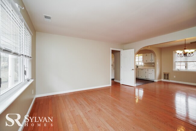 Building Photo - Move right in and bring more life in this ...