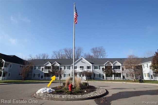 Building Photo - 1127 S Lake Dr