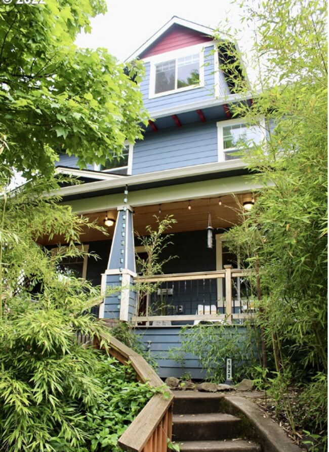 Foto del edificio - Gorgeous 4 Bedroom Home Located in Portlan...