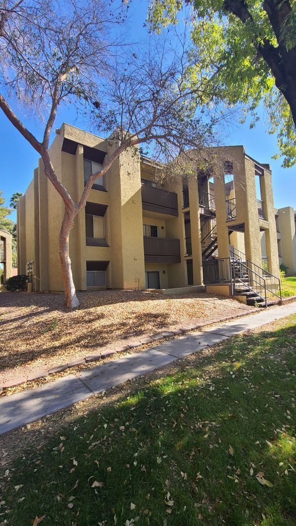 Foto del edificio - 1 bedroom 1-Bath Condo  Bldg. 6 Unit #333 Gated Community