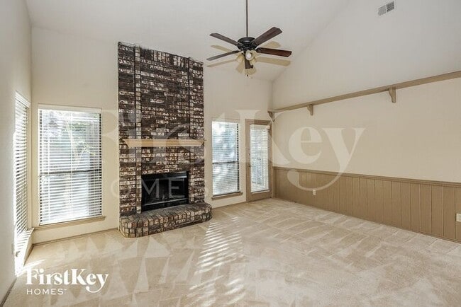 Building Photo - 1396 Chinaberry Dr