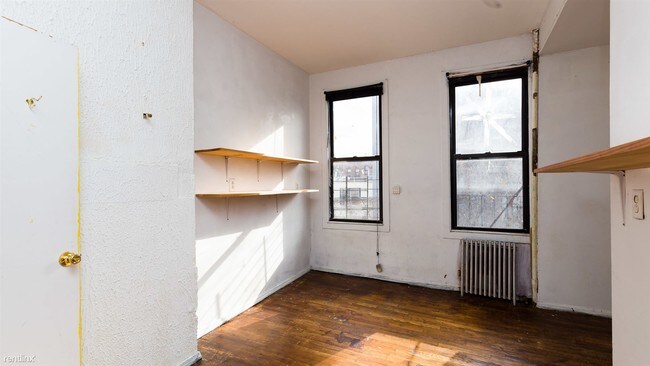 Building Photo - 2 br, 1 bath Apartment - 88 Menahan St