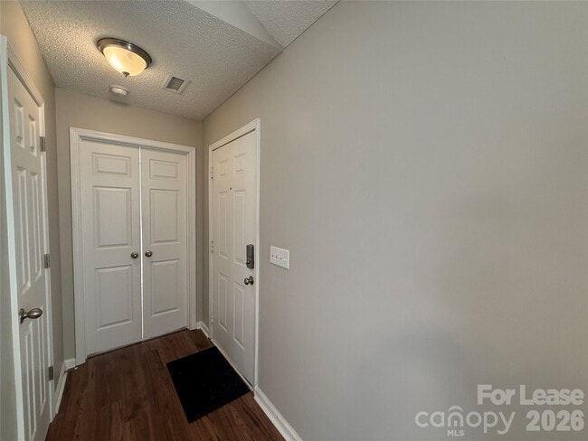 Building Photo - 142 Green Dragon Ct