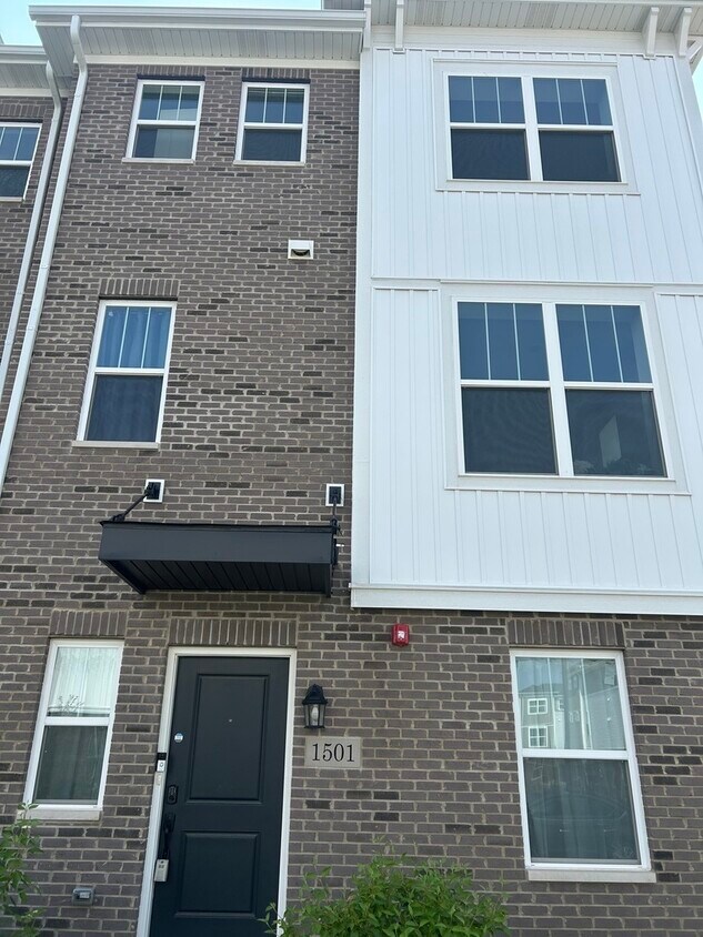 Foto principal - 1501 Denny Wy