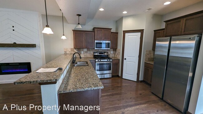 Building Photo - 4 br, 3 bath House - 1795 W Pyreness Loop