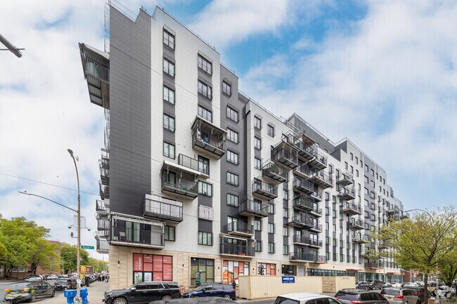 Building Photo - Cascade