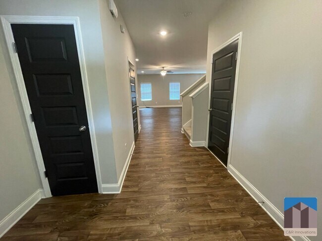 Foto del edificio - 300 Omnia Ridge Way