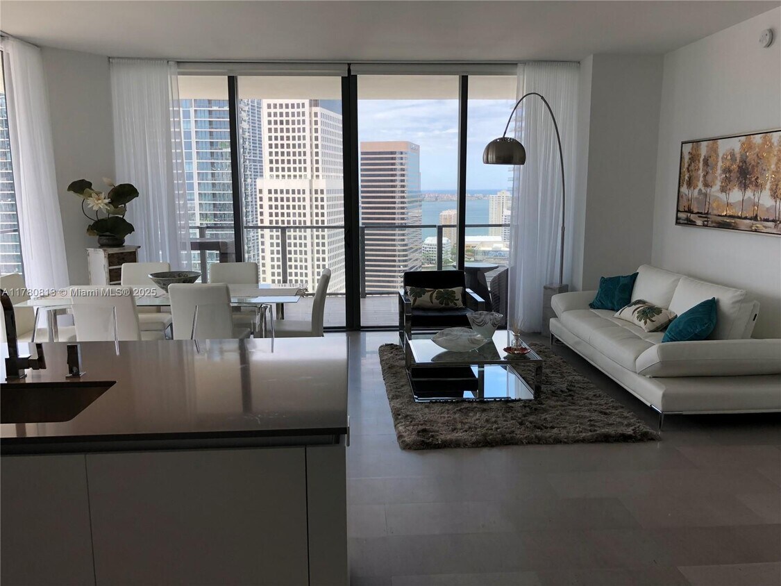 Foto principal - 88 SW 7th St