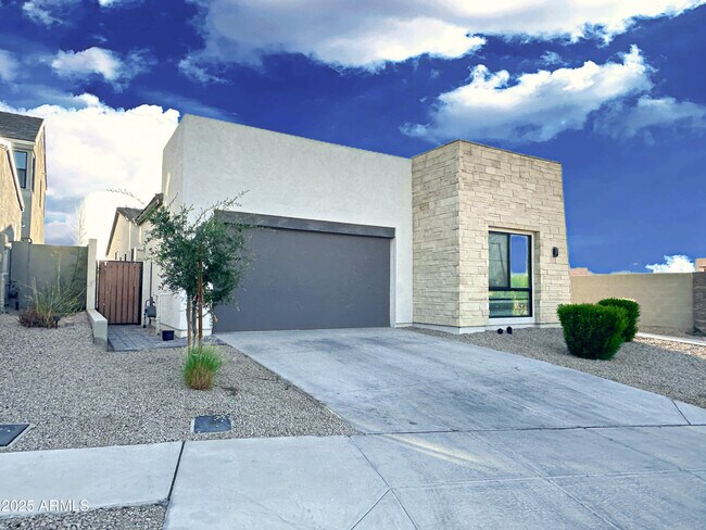 Building Photo - 9414 S 7th Pl