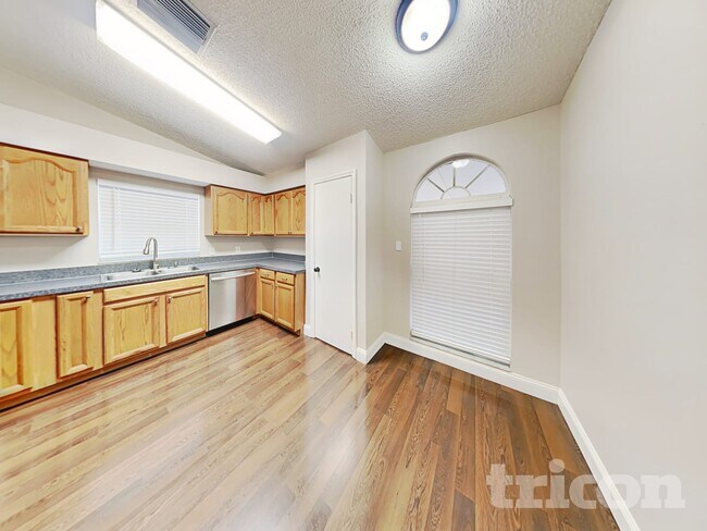 Foto del edificio - 1115 Hardwood Dr