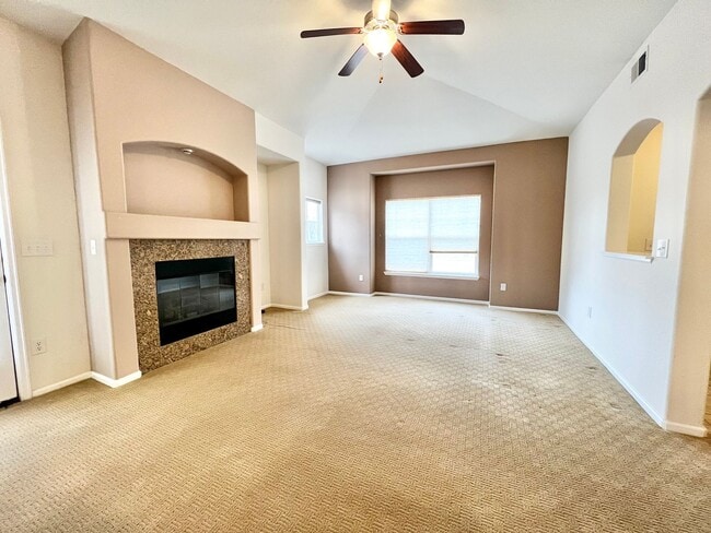 Building Photo - 2 Bed , 2 Bath Condo near Observatory Vill...